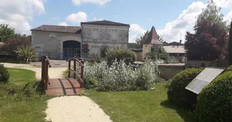 Les Jardins de la Fontaine à Mornac Les Jardins de la Fontaine à Mornac